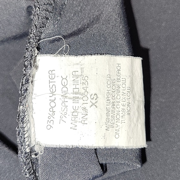 Women's Grey Scrubs Top (XS) - Picture 11 of 11